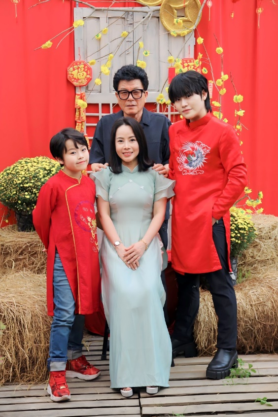 “Psy nhí” Hwang Min Woo cùng gia đình về Việt Nam làm từ thiện- Ảnh 3.