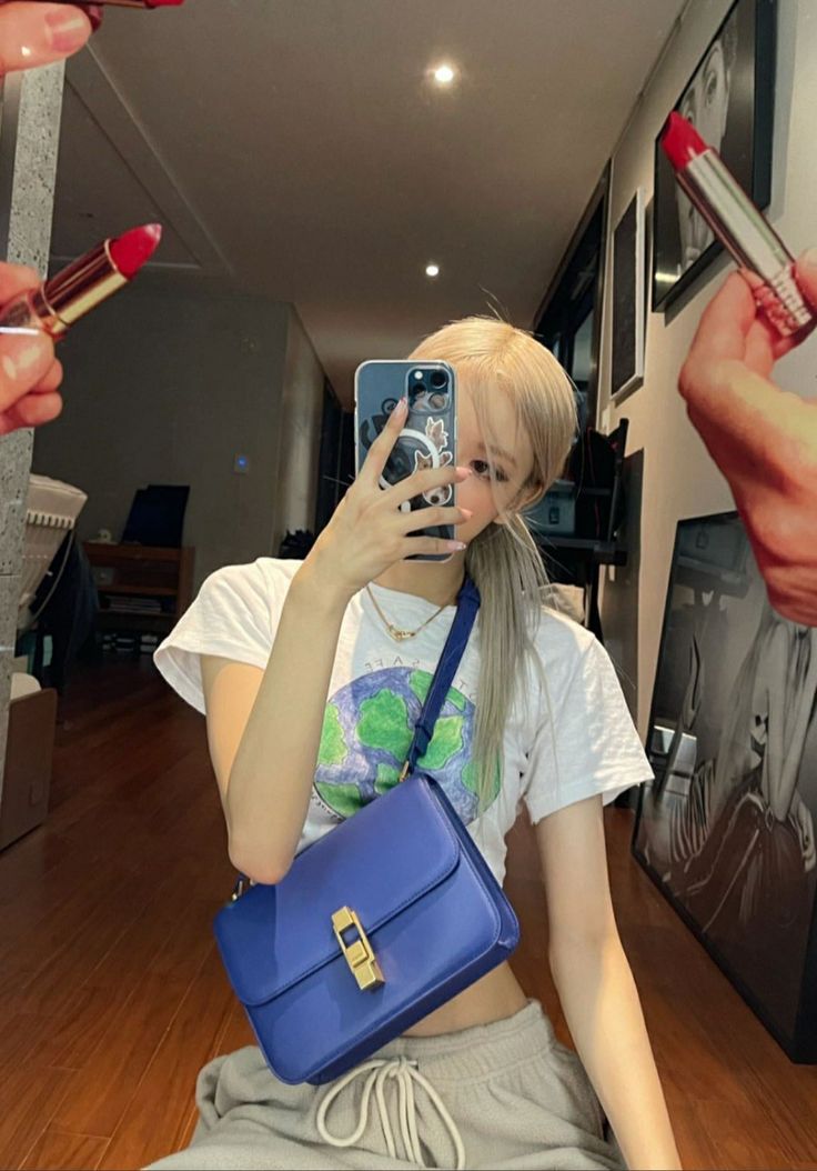 Cách 4 "phú bà" BLACKPINK tậu gương soi khiến netizen phải thốt lên: Thật không hiểu được thế giới của người giàu- Ảnh 16. Cách 4 "phú bà" BLACKPINK tậu gương soi khiến netizen phải thốt lên: Thật không hiểu được thế giới của người giàu- Ảnh 16.