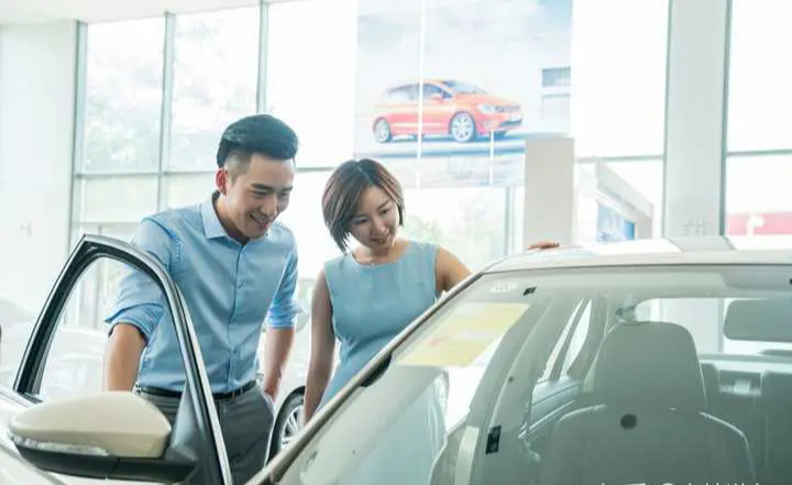Cặp vợ chồng trẻ quyết định mua ô tô và tiếp tục thuê nhà ở mặc dù bị bố mẹ phản đối kịch liệt- Ảnh 1.