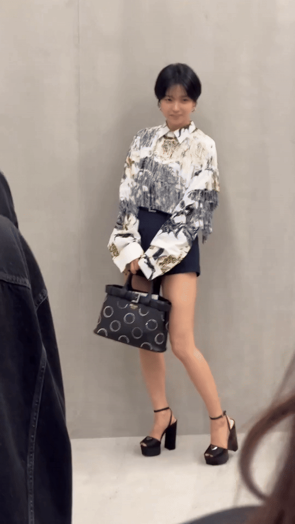"Búp bê" Somi cực slay, Kim Tae Ri khoe chân dài miên man tại show Prada- Ảnh 6.