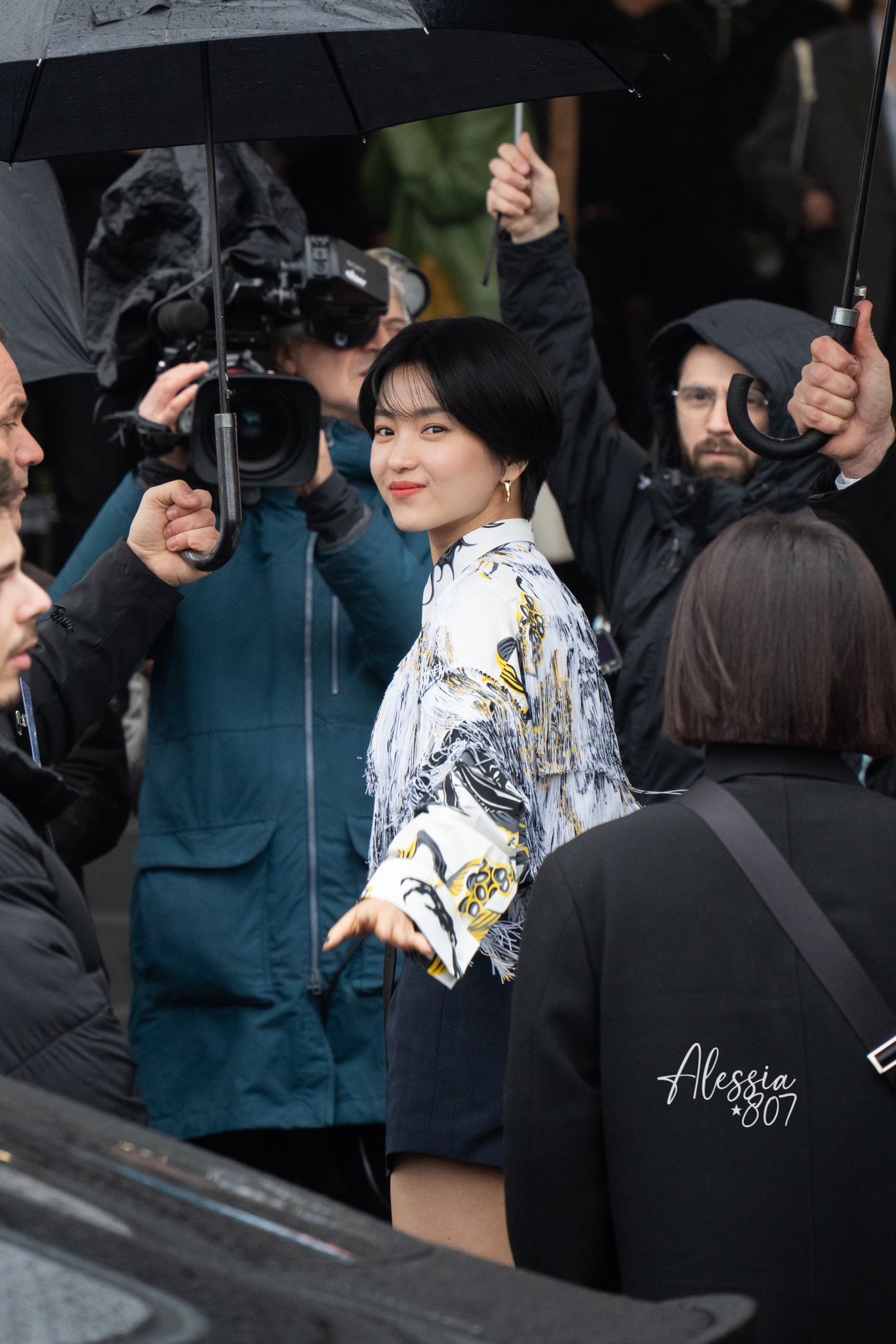 "Búp bê" Somi cực slay, Kim Tae Ri khoe chân dài miên man tại show Prada- Ảnh 10.