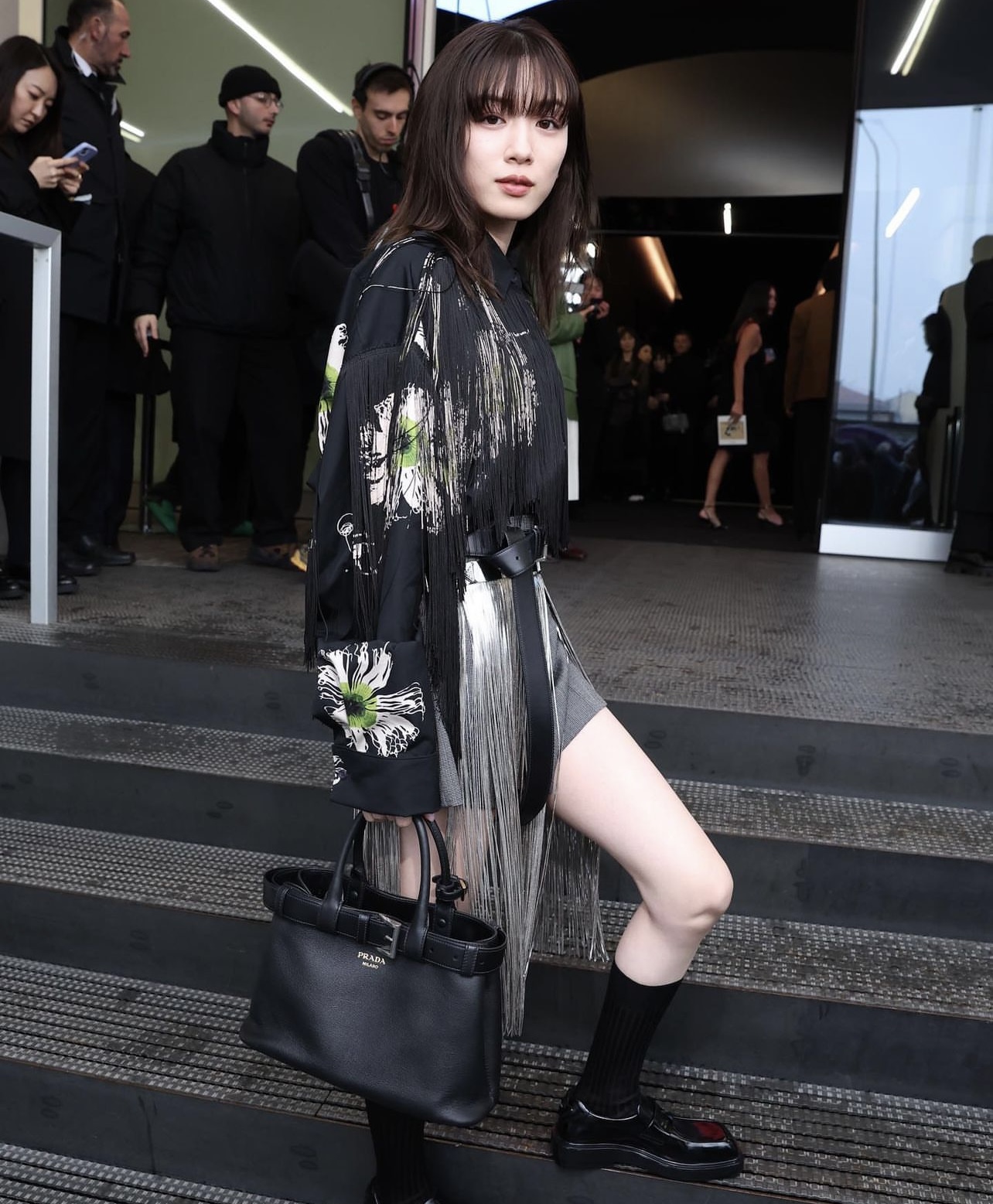 "Búp bê" Somi cực slay, Kim Tae Ri khoe chân dài miên man tại show Prada- Ảnh 15.