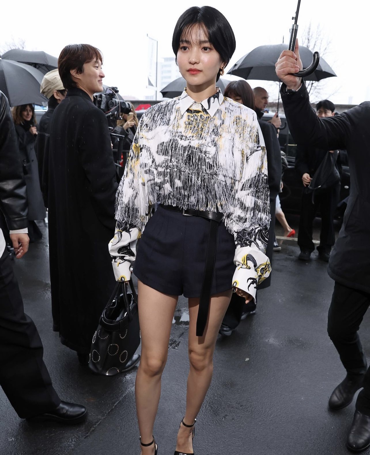 "Búp bê" Somi cực slay, Kim Tae Ri khoe chân dài miên man tại show Prada- Ảnh 7.