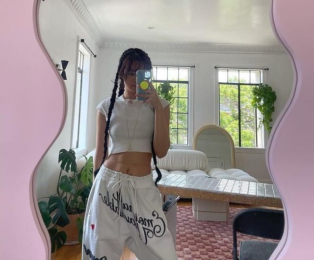 Cách 4 "phú bà" BLACKPINK tậu gương soi khiến netizen phải thốt lên: Thật không hiểu được thế giới của người giàu- Ảnh 12. Cách 4 "phú bà" BLACKPINK tậu gương soi khiến netizen phải thốt lên: Thật không hiểu được thế giới của người giàu- Ảnh 12.