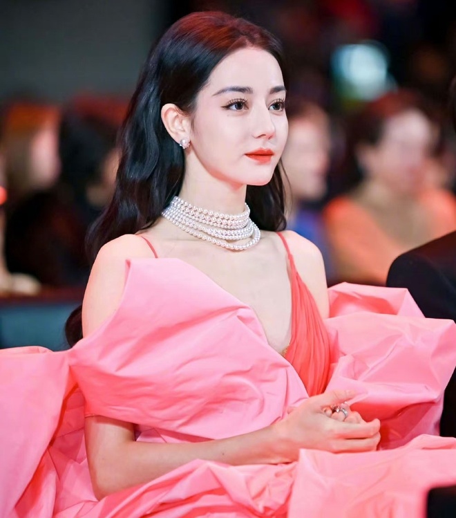 Bộ ảnh 10 năm trước chưa từng được công bố của Địch Lệ Nhiệt Ba, nhan sắc có xứng với đẳng cấp minh tinh?- Ảnh 1.