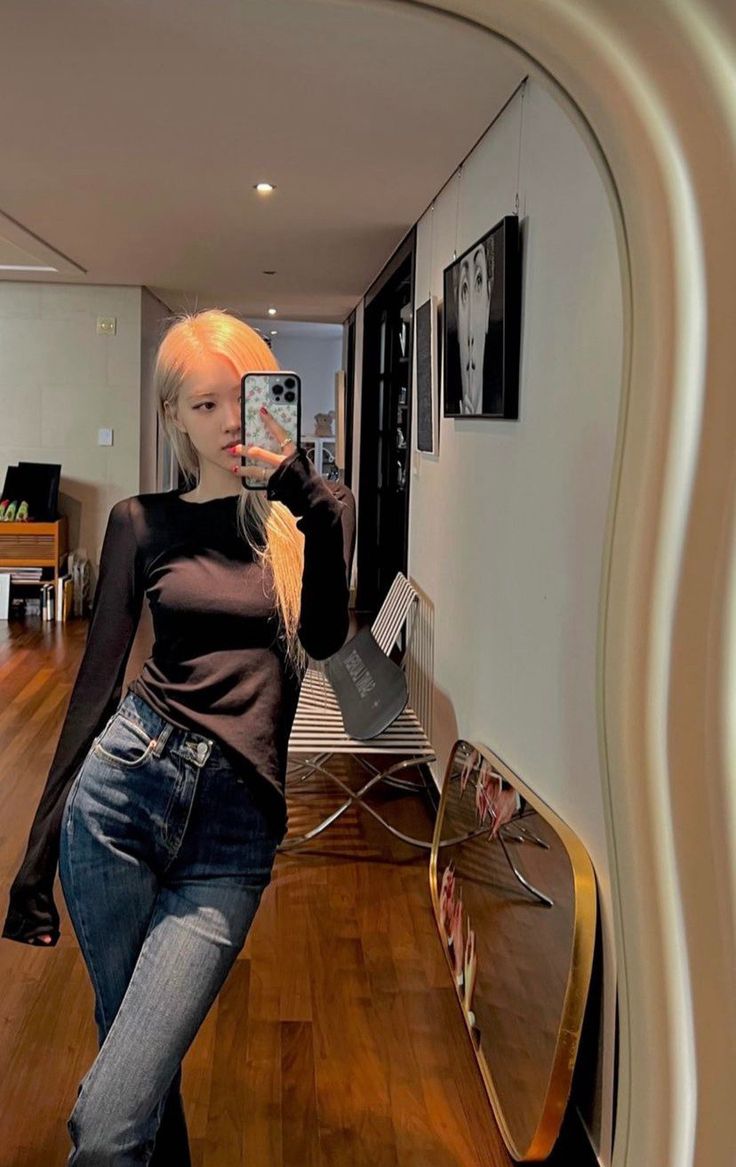 Cách 4 "phú bà" BLACKPINK tậu gương soi khiến netizen phải thốt lên: Thật không hiểu được thế giới của người giàu- Ảnh 3. Cách 4 "phú bà" BLACKPINK tậu gương soi khiến netizen phải thốt lên: Thật không hiểu được thế giới của người giàu- Ảnh 3.