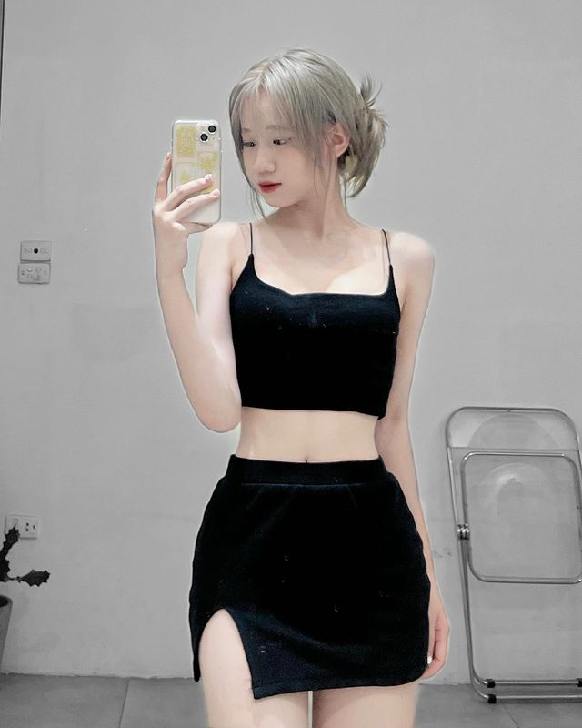 Hoàng Lan Anh 2004 diện bikini: Khoe trọn body mảnh mai, làn da trắng bóc- Ảnh 5.