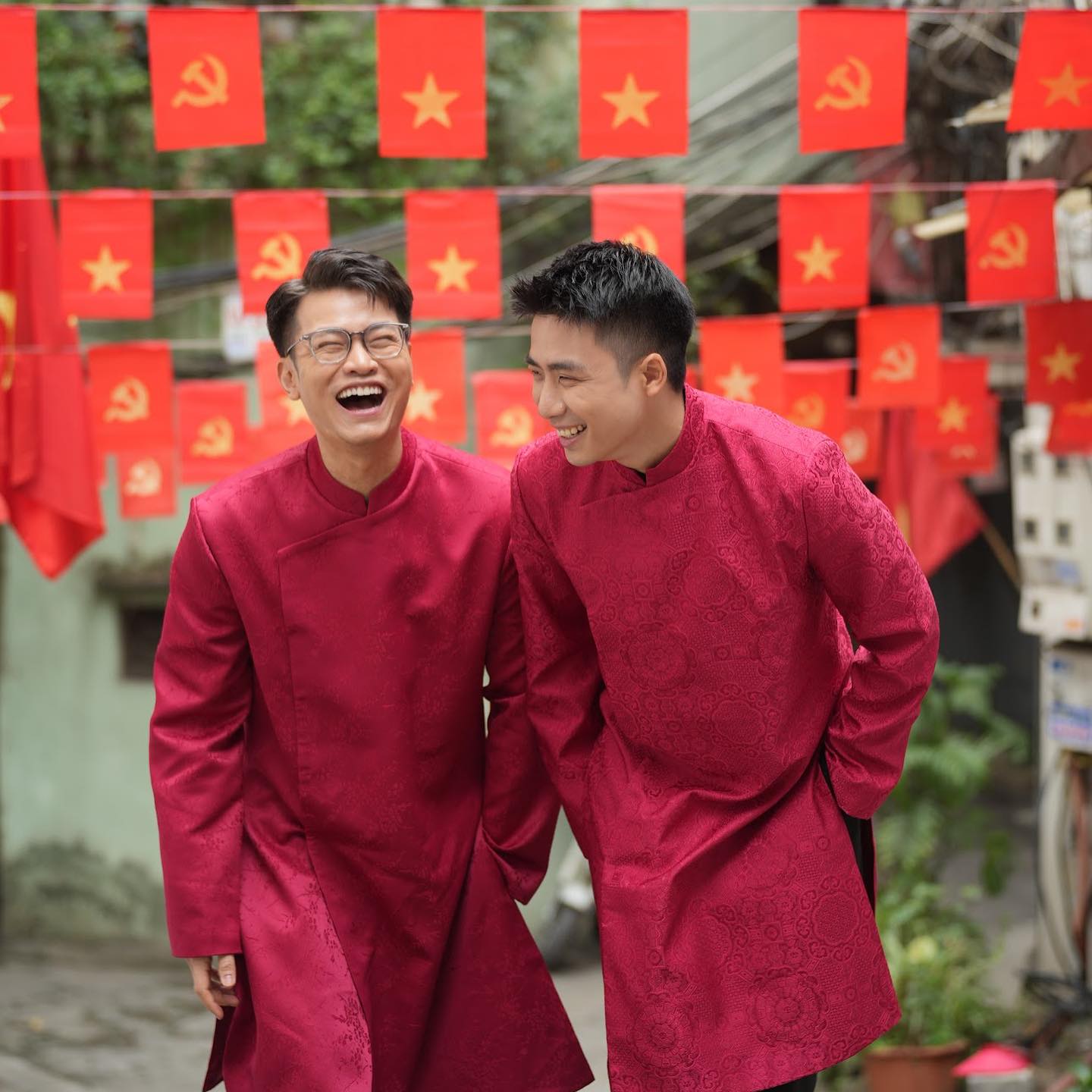 Ninh Dương Story ăn ý từ cách lên đồ: Không cần mặc y hệt vẫn đủ để chứng minh "chúng mình là 1 đôi"- Ảnh 15. Ninh Dương Story ăn ý từ cách lên đồ: Không cần mặc y hệt vẫn đủ để chứng minh "chúng mình là 1 đôi"- Ảnh 15.