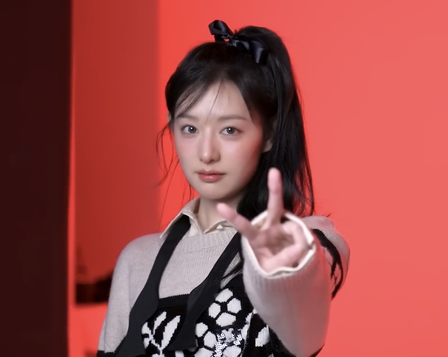 Không những hợp làm chaebol mà Kim Ji Won còn có vibe idol xinh yêu, bảo sao dân tình cứ mãi u mê- Ảnh 3.