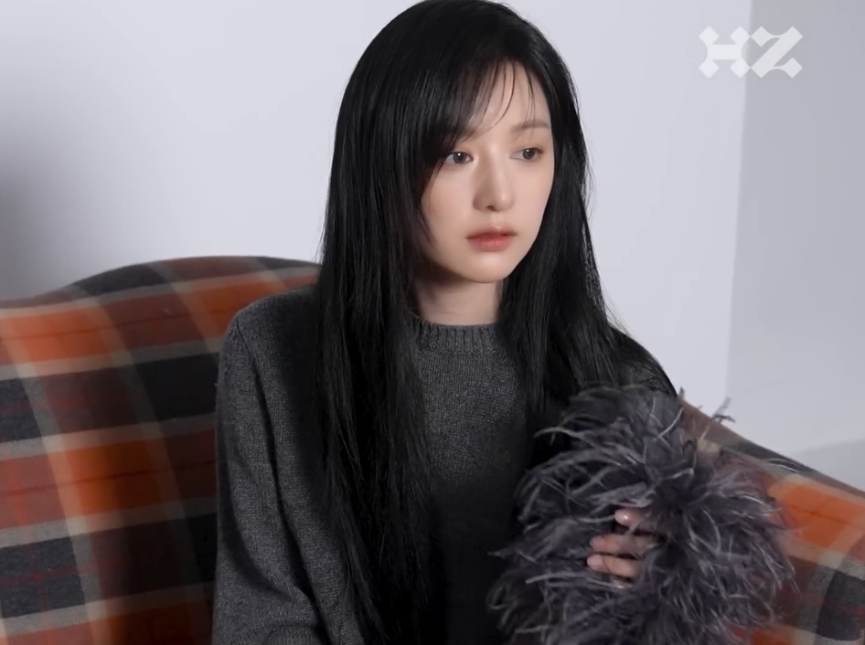 Không những hợp làm chaebol mà Kim Ji Won còn có vibe idol xinh yêu, bảo sao dân tình cứ mãi u mê- Ảnh 2.