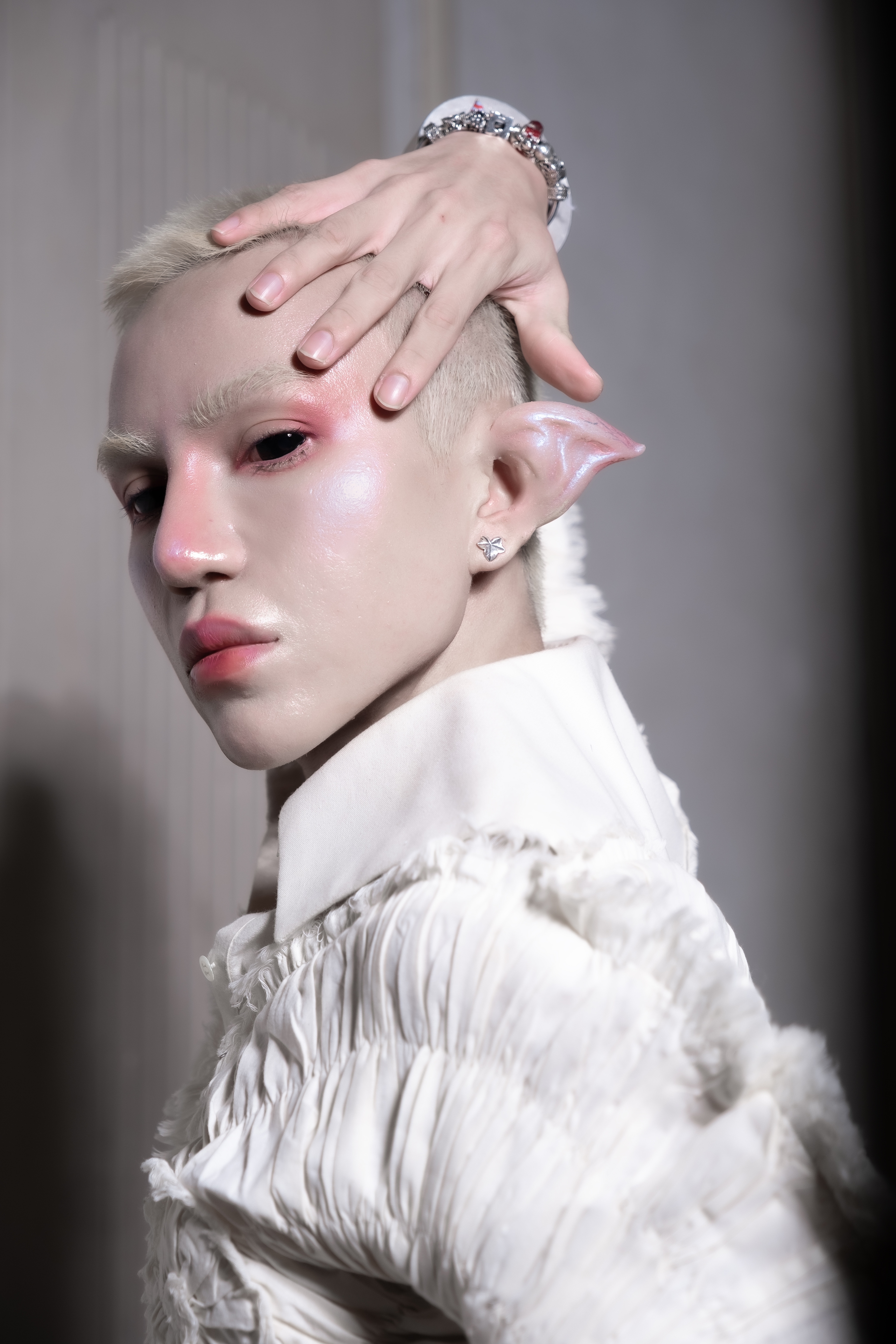 Call Me Duy "chơi lớn": Gắn tai giả hoá thành goblin đi dự show diễn của Rick Owens- Ảnh 2. Call Me Duy "chơi lớn": Gắn tai giả hoá thành goblin đi dự show diễn của Rick Owens- Ảnh 2.