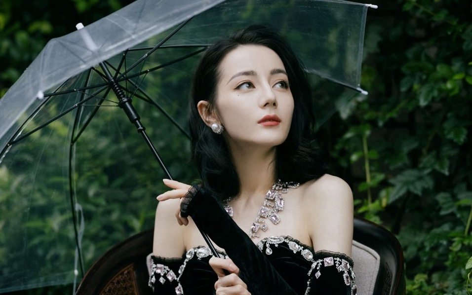 Địch Lệ Nhiệt Ba đã tìm thấy "chân ái"- Ảnh 1.