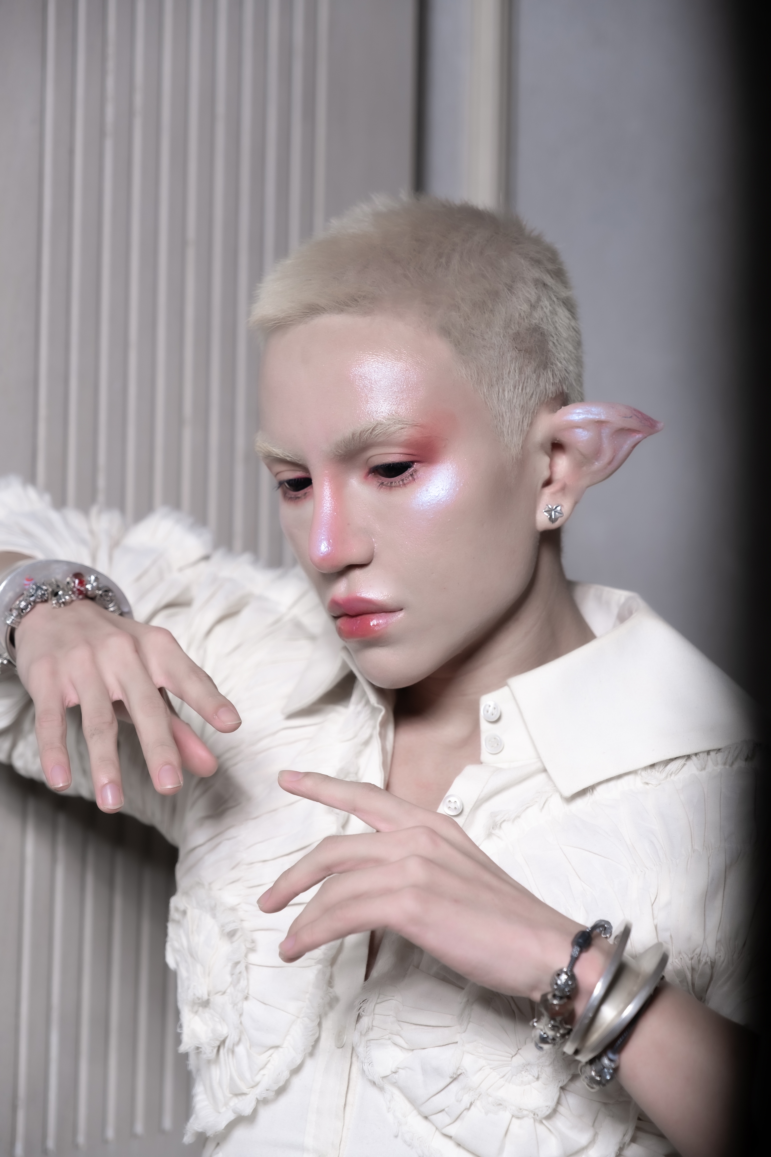 Call Me Duy "chơi lớn": Gắn tai giả hoá thành goblin đi dự show diễn của Rick Owens- Ảnh 4. Call Me Duy "chơi lớn": Gắn tai giả hoá thành goblin đi dự show diễn của Rick Owens- Ảnh 4.