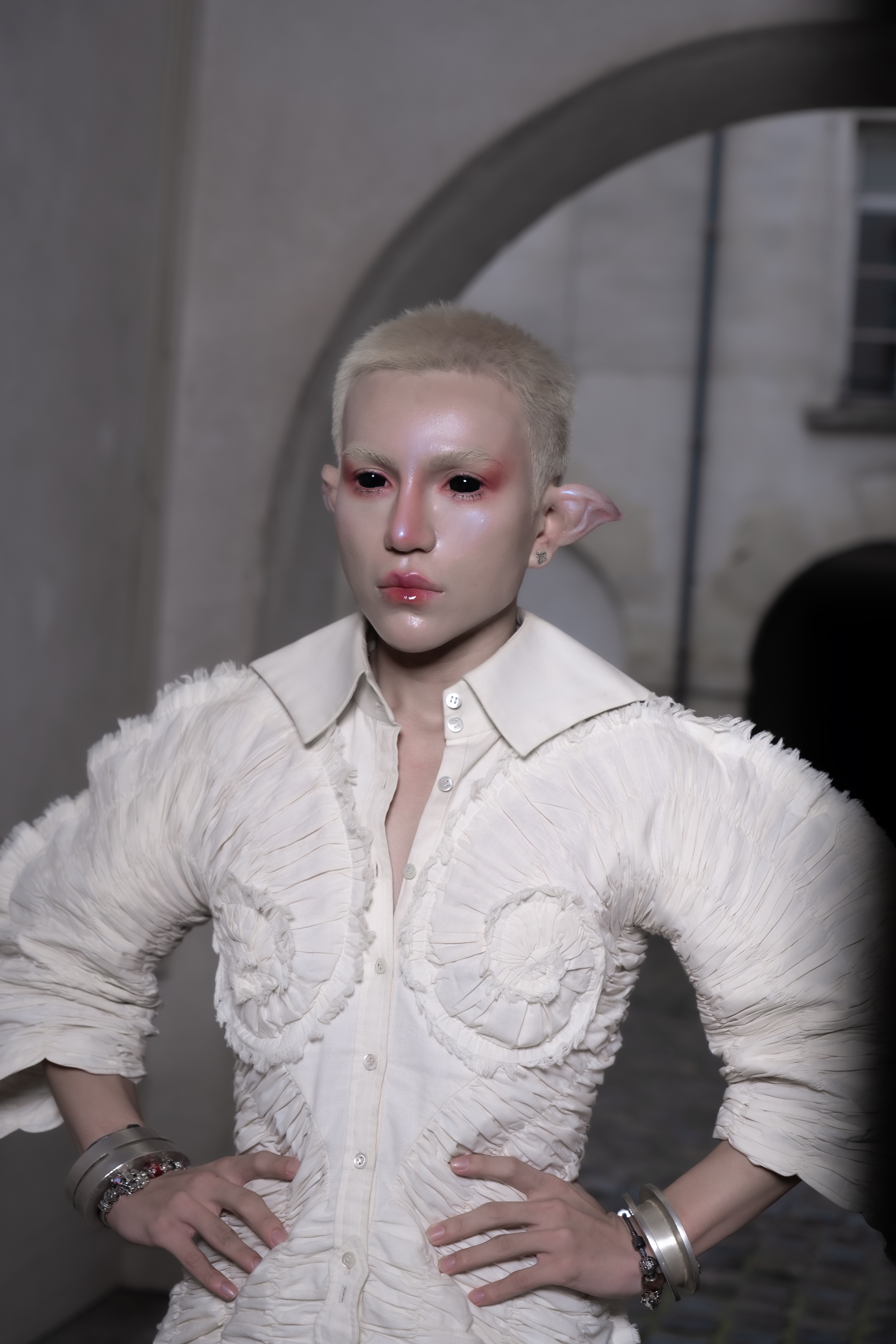 Call Me Duy "chơi lớn": Gắn tai giả hoá thành goblin đi dự show diễn của Rick Owens- Ảnh 3. Call Me Duy "chơi lớn": Gắn tai giả hoá thành goblin đi dự show diễn của Rick Owens- Ảnh 3.