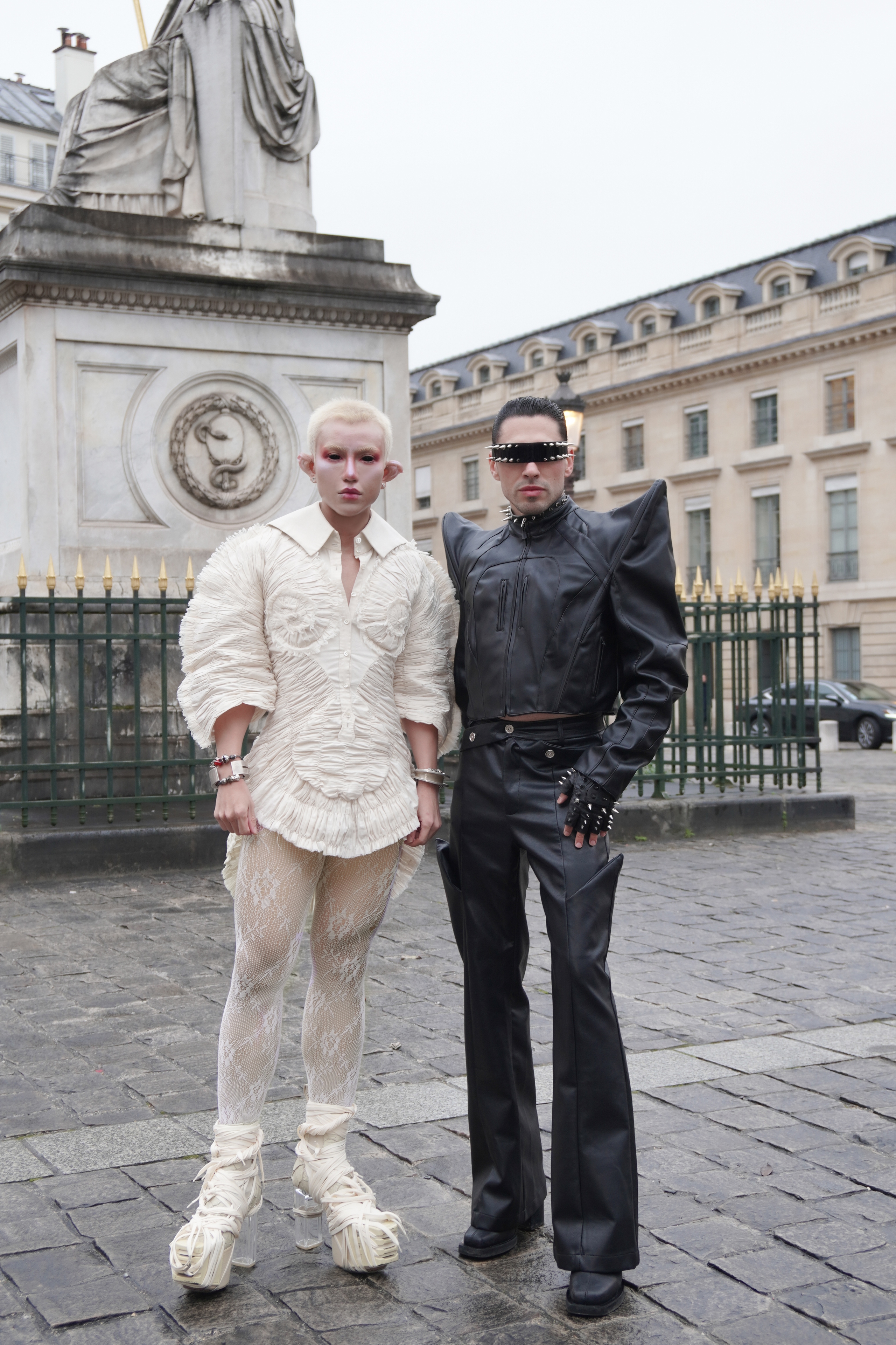 Call Me Duy "chơi lớn": Gắn tai giả hoá thành goblin đi dự show diễn của Rick Owens- Ảnh 1. Call Me Duy "chơi lớn": Gắn tai giả hoá thành goblin đi dự show diễn của Rick Owens- Ảnh 1.