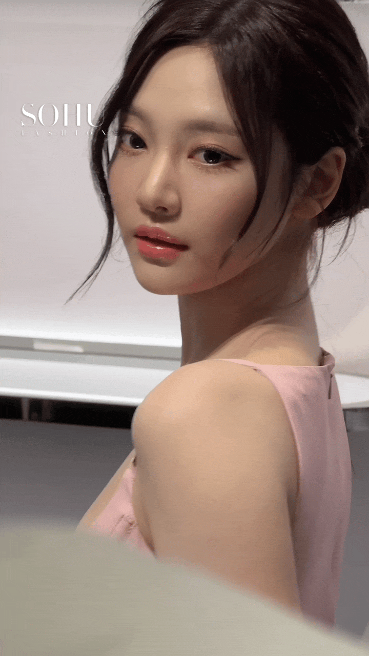 NingNing (aespa) hoá “chiến thần visual” ở sự kiện: Sắc vóc nóng bỏng chấp cam thường, “keo” đến mức khiến góc cận thành cảnh phim- Ảnh 6.