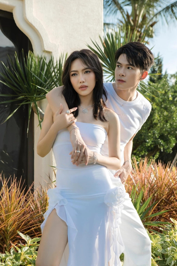 Diệu Nhi phải tự tay make-up cho Anh Tú ngay giữa sân bay vì sự cố không ngờ- Ảnh 3.