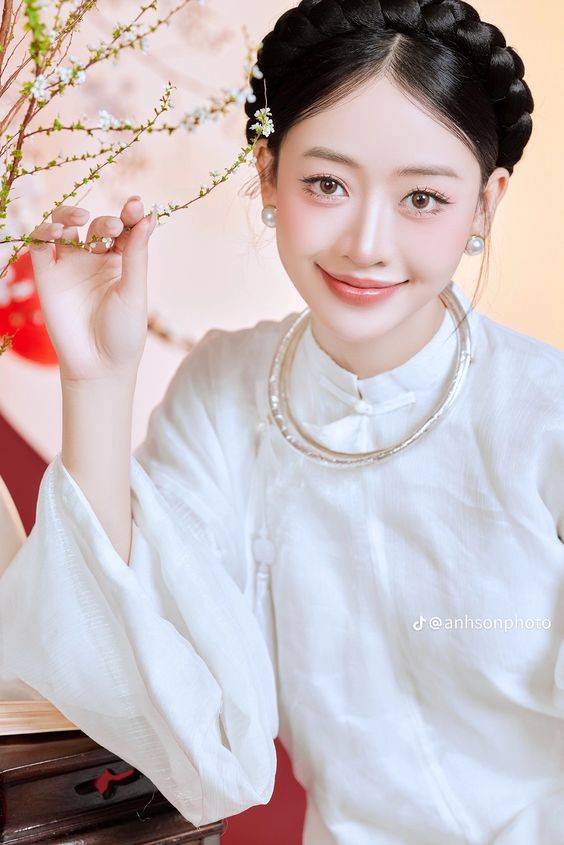4 kiểu tóc búi xinh, gọn lại không già, diện cùng áo dài, áo yếm ngày Tết là đẹp khỏi bàn- Ảnh 12.