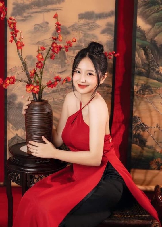 4 kiểu tóc búi xinh, gọn lại không già, diện cùng áo dài, áo yếm ngày Tết là đẹp khỏi bàn- Ảnh 3.