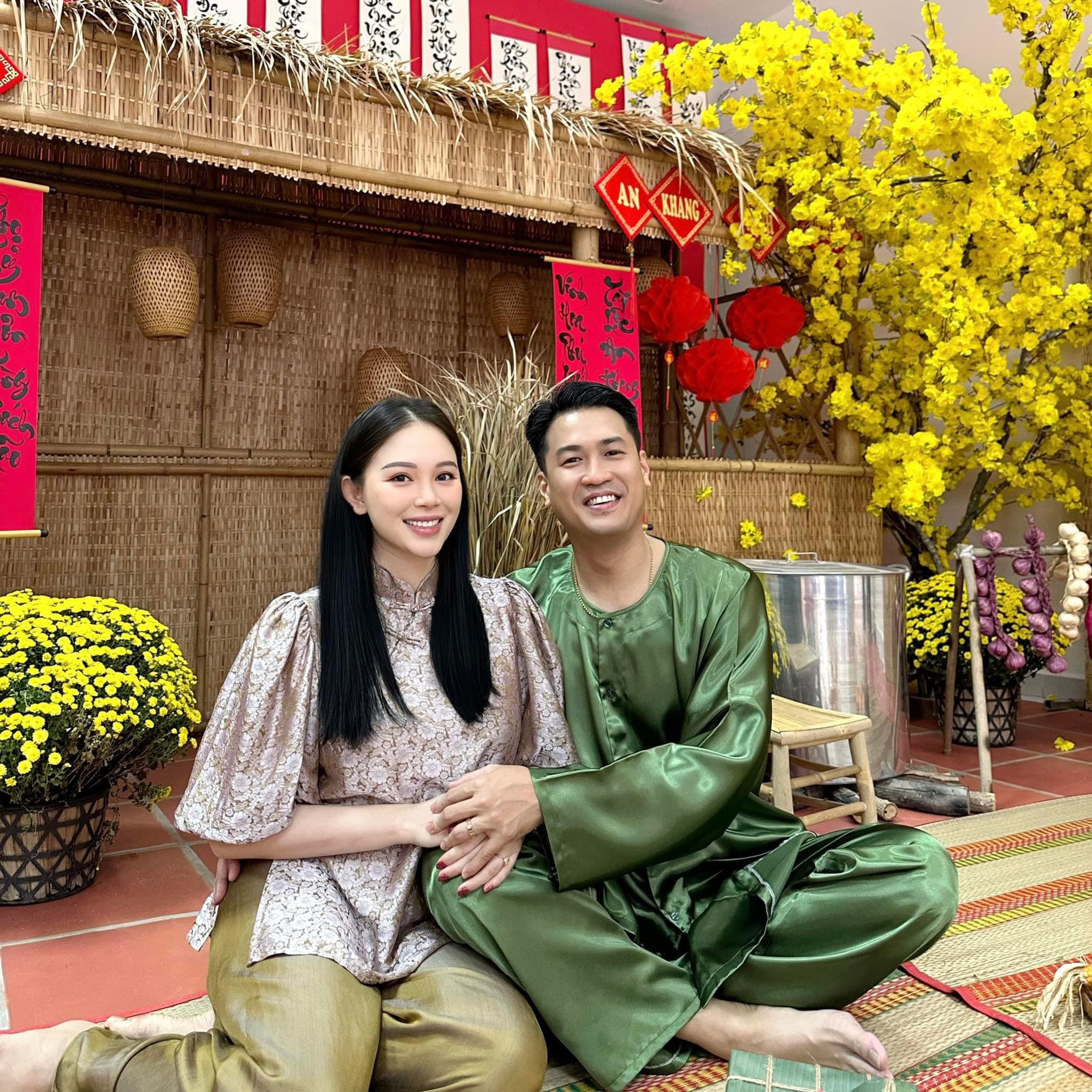 "Mẹ bỉm" Linh Rin lần đầu xuất hiện sau khi sinh con gái, nhan sắc thế nào mà hội chị em ùa vào "xin vía"- Ảnh 1.