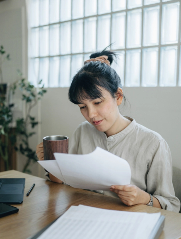 Bài toán tài chính gia đình: Vợ chồng thu nhập thấp nên ưu tiên tiết kiệm hay mua bảo hiểm?- Ảnh 2.