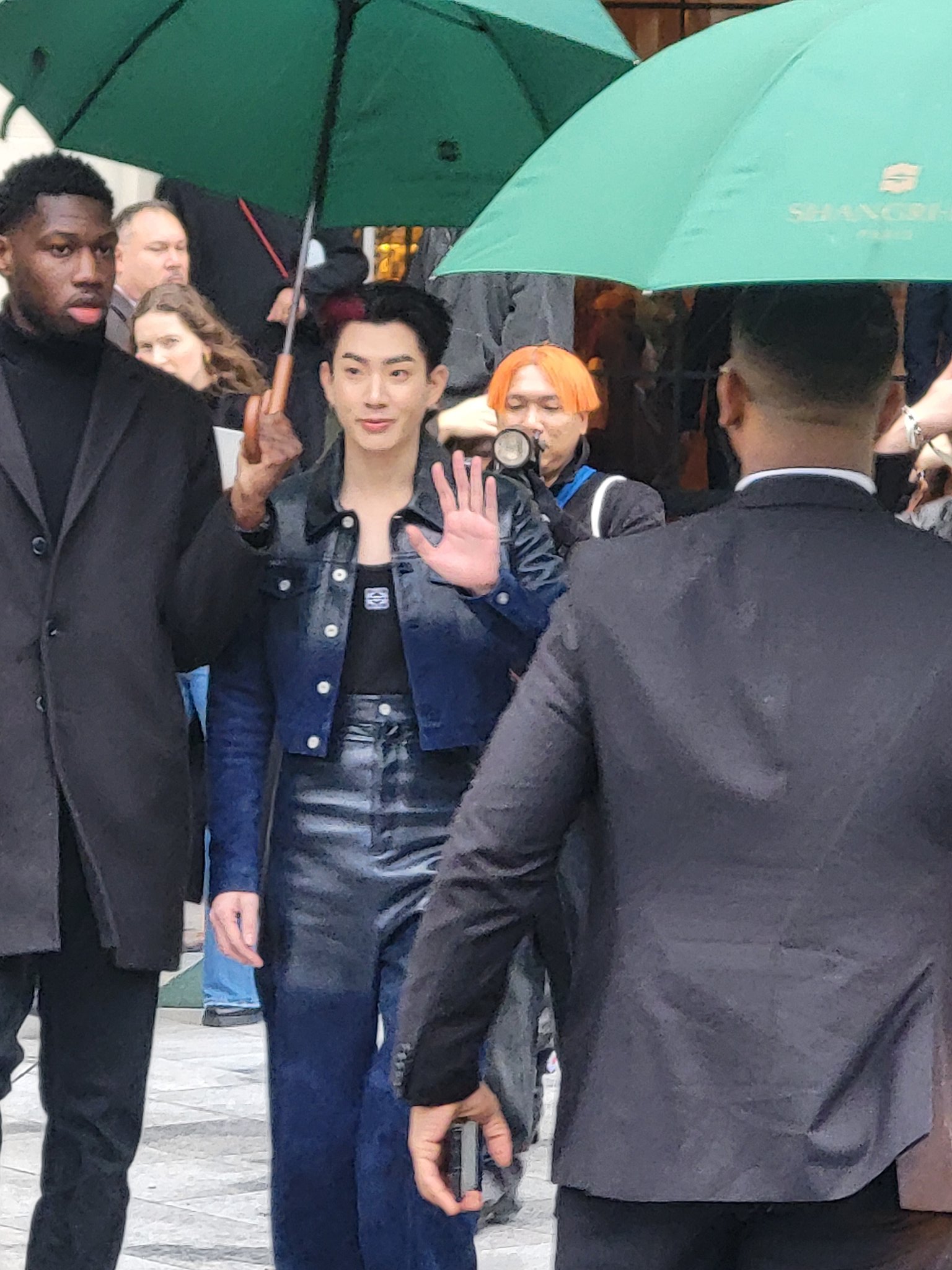 Dương Mịch khoe khí chất đại minh tinh, Quỳnh Anh Shyn - Baifern biến hóa đa dạng tại show LOEWE- Ảnh 15.