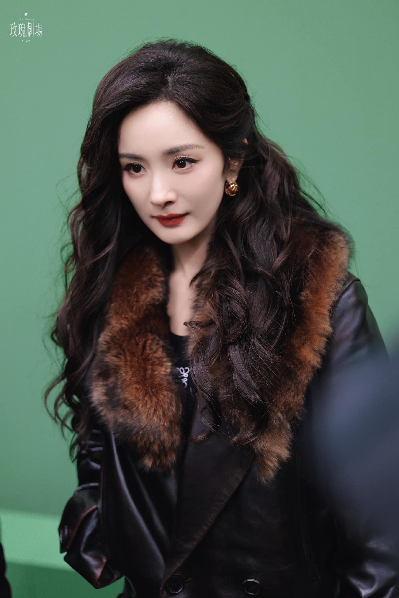 Dương Mịch khoe khí chất đại minh tinh, Quỳnh Anh Shyn - Baifern biến hóa đa dạng tại show LOEWE- Ảnh 4.