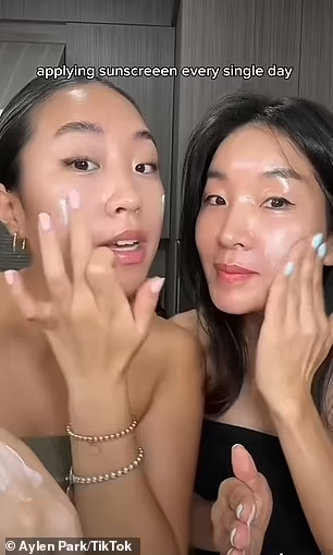 Mẹ 51 tuổi trẻ như chị của con gái nhờ 2 thói quen đều như vắt tranh từ năm 18 tuổi- Ảnh 2.