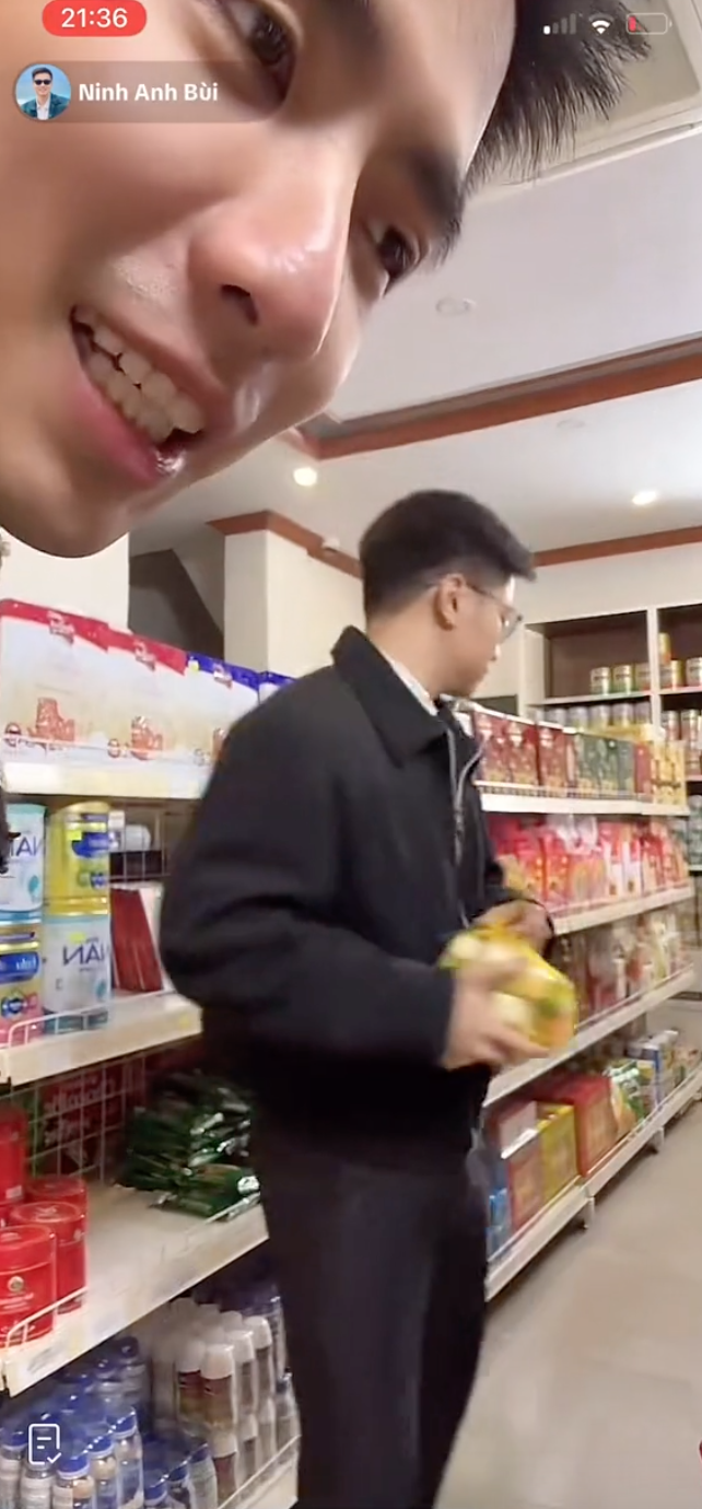 Mê cái cách Ninh Anh Bùi và "Âm iu ơi" teamwork để bán đồ ăn cùng giỏ quà Tết giúp mẹ!- Ảnh 1. Mê cái cách Ninh Anh Bùi và "Âm iu ơi" teamwork để bán đồ ăn cùng giỏ quà Tết giúp mẹ!- Ảnh 1.