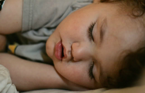 IQ trẻ tự ngủ và trẻ được ru ngủ khác nhau như thế nào: Nghiên cứu khiến nhiều cha mẹ phải thay đổi suy nghĩ- Ảnh 1.