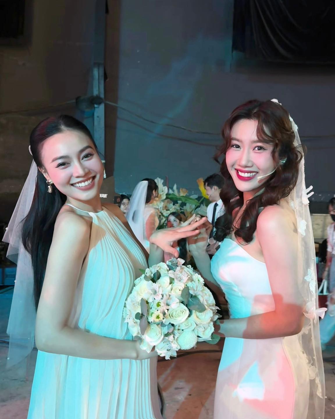 Image hình ảnh Thúy Ngân - Lan Ngọc và Thúy Ngân bất ngờ cùng diện váy cưới, visual gấp đôi ...