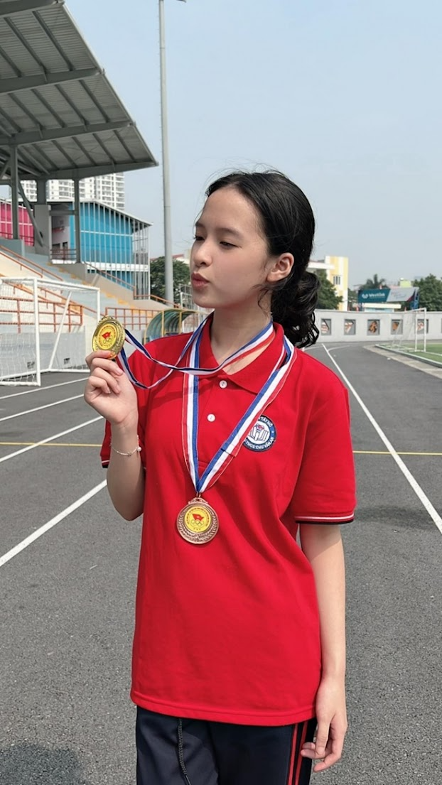 Con gái Hồng Đăng: Học lớp 7 mà nhan sắc lẫn chiều cao khiến ai cũng hỏi bố mẹ "nuôi kiểu gì thế?"- Ảnh 6.