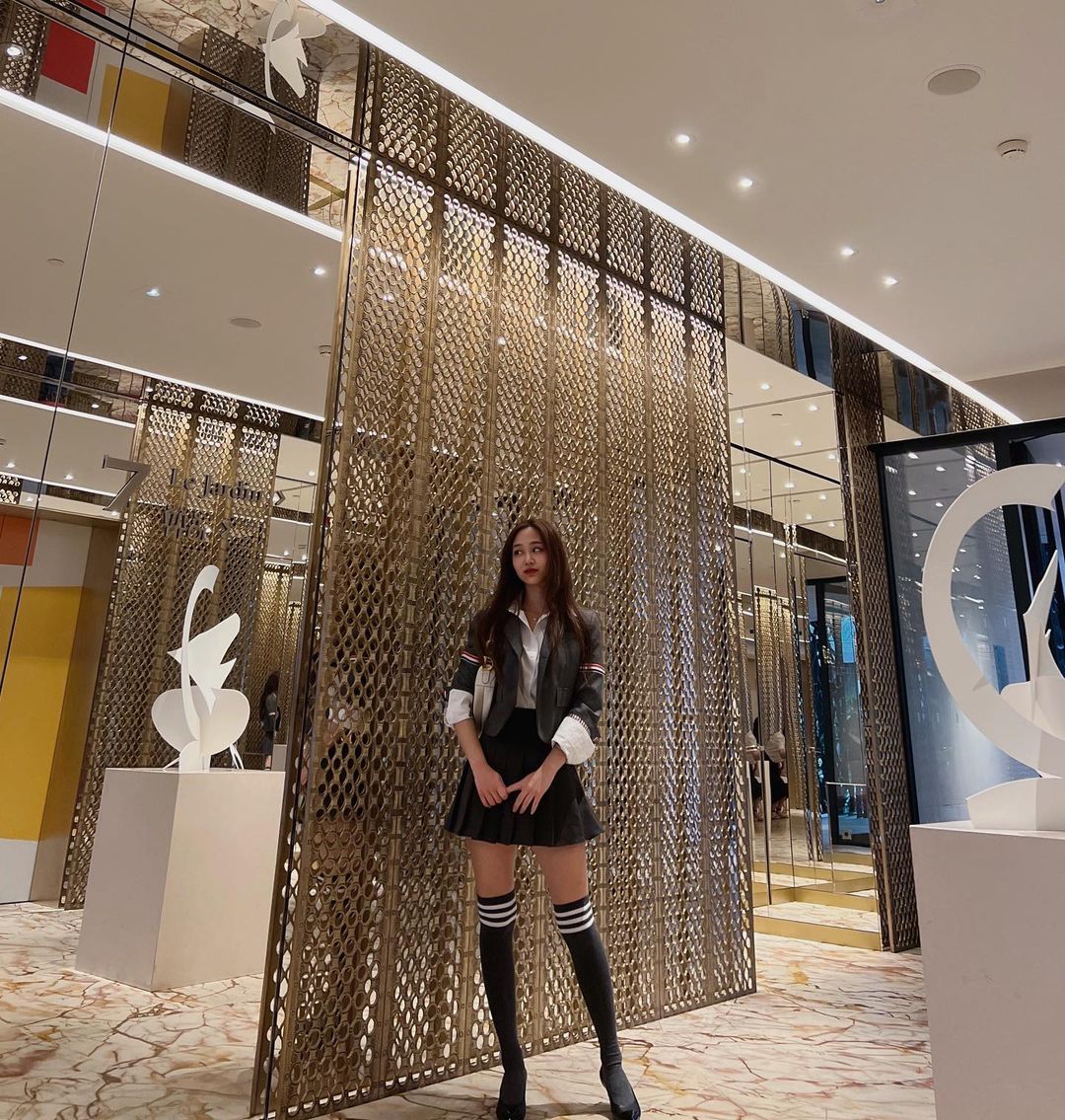 Tiểu thư tài phiệt đến từ tập đoàn Daelim: Visual nét căng, style như "sách mẫu" cho nàng mặc điệu- Ảnh 12. Tiểu thư tài phiệt đến từ tập đoàn Daelim: Visual nét căng, style như "sách mẫu" cho nàng mặc điệu- Ảnh 12.