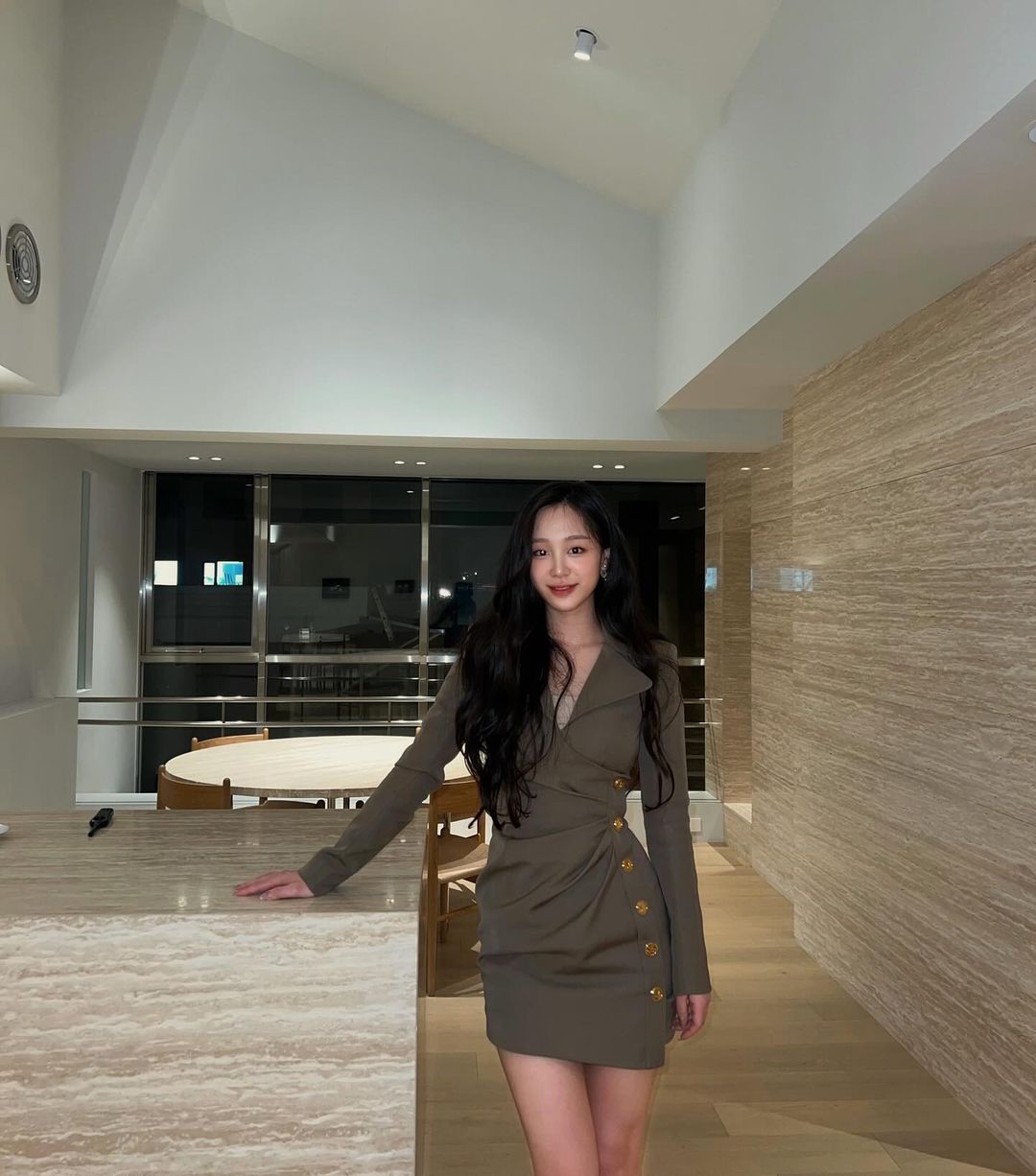 Tiểu thư tài phiệt đến từ tập đoàn Daelim: Visual nét căng, style như "sách mẫu" cho nàng mặc điệu- Ảnh 10. Tiểu thư tài phiệt đến từ tập đoàn Daelim: Visual nét căng, style như "sách mẫu" cho nàng mặc điệu- Ảnh 10.