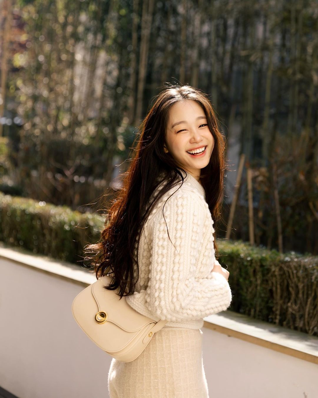 Tiểu thư tài phiệt đến từ tập đoàn Daelim: Visual nét căng, style như "sách mẫu" cho nàng mặc điệu- Ảnh 2. Tiểu thư tài phiệt đến từ tập đoàn Daelim: Visual nét căng, style như "sách mẫu" cho nàng mặc điệu- Ảnh 2.