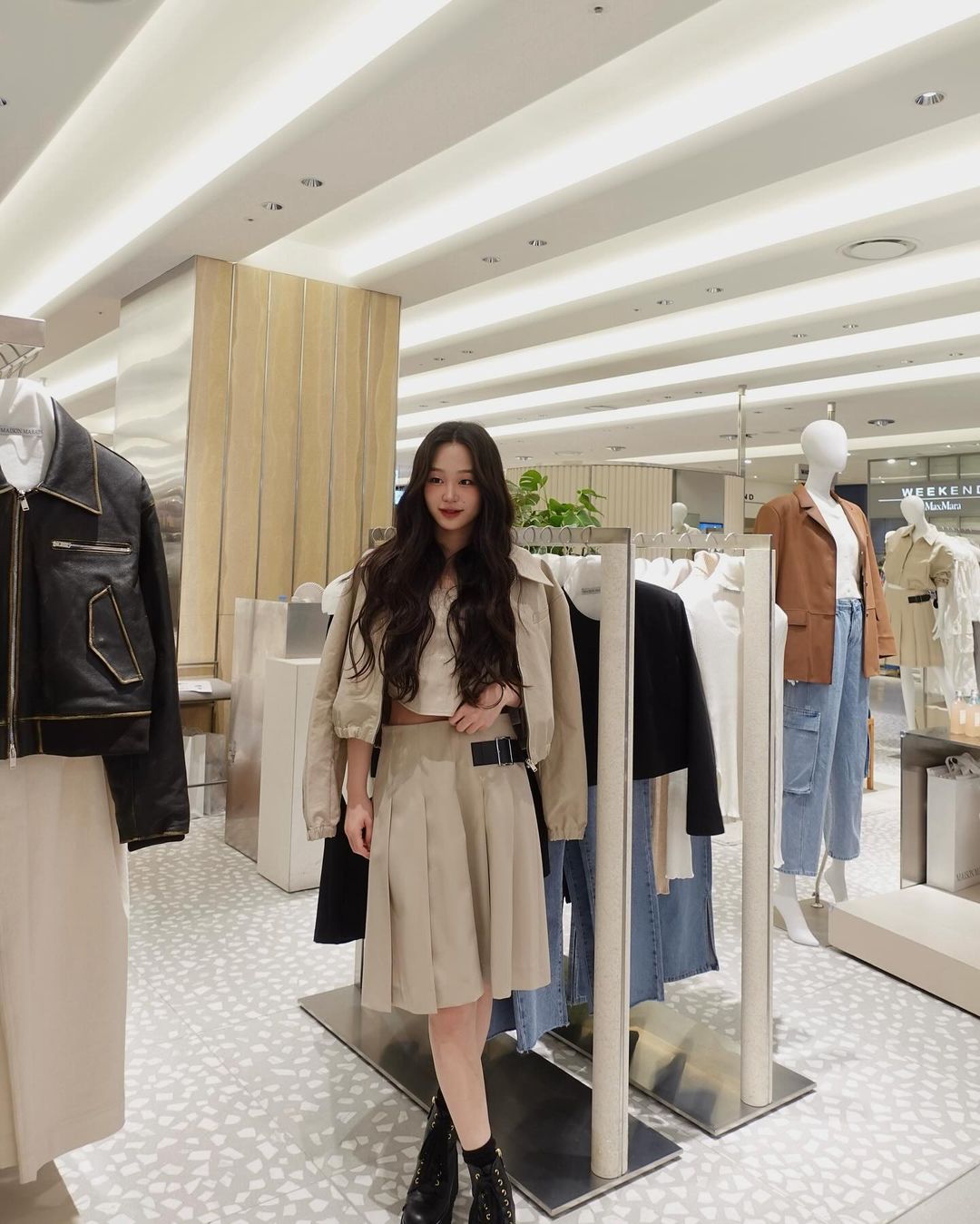 Tiểu thư tài phiệt đến từ tập đoàn Daelim: Visual nét căng, style như "sách mẫu" cho nàng mặc điệu- Ảnh 4. Tiểu thư tài phiệt đến từ tập đoàn Daelim: Visual nét căng, style như "sách mẫu" cho nàng mặc điệu- Ảnh 4.
