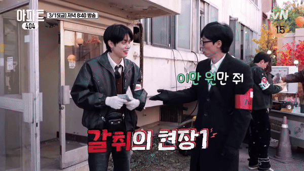 Jennie công khai “trấn lột” đàn em Yeonjun (TXT) ngay trên sóng truyền hình, biểu cảm chị đại dậy sóng mạng xã hội- Ảnh 2.