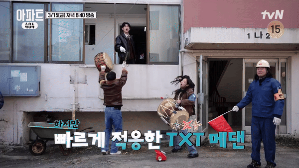 Jennie công khai “trấn lột” đàn em Yeonjun (TXT) ngay trên sóng truyền hình, biểu cảm chị đại dậy sóng mạng xã hội- Ảnh 3.