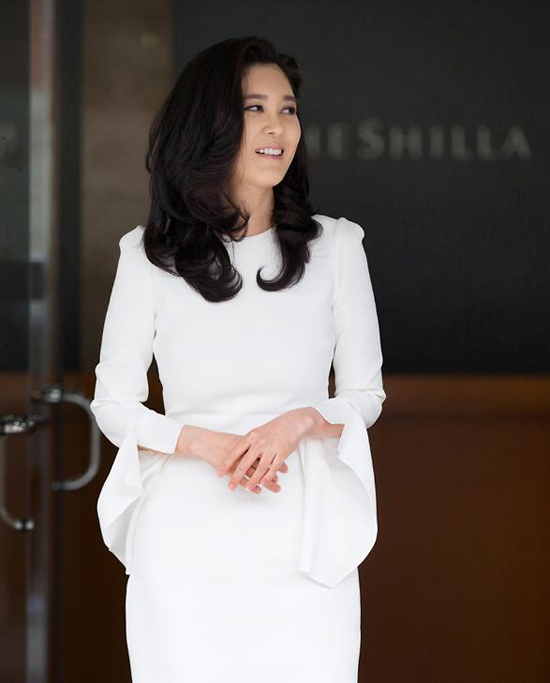 "Nguyên mẫu” của Kim Ji Won trong phim là đại công chúa Samsung: Style lẫn thần thái đều “khớp lệnh”?- Ảnh 4. "Nguyên mẫu” của Kim Ji Won trong phim là đại công chúa Samsung: Style lẫn thần thái đều “khớp lệnh”?- Ảnh 4.