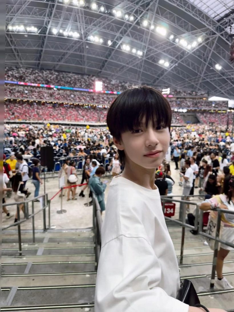 Sao nhí Vân Chi Vũ gây sốt với visual tuổi 13 chuẩn soái ca ở concert Taylor Swift: Nam thần tương lai là đây!- Ảnh 1.
