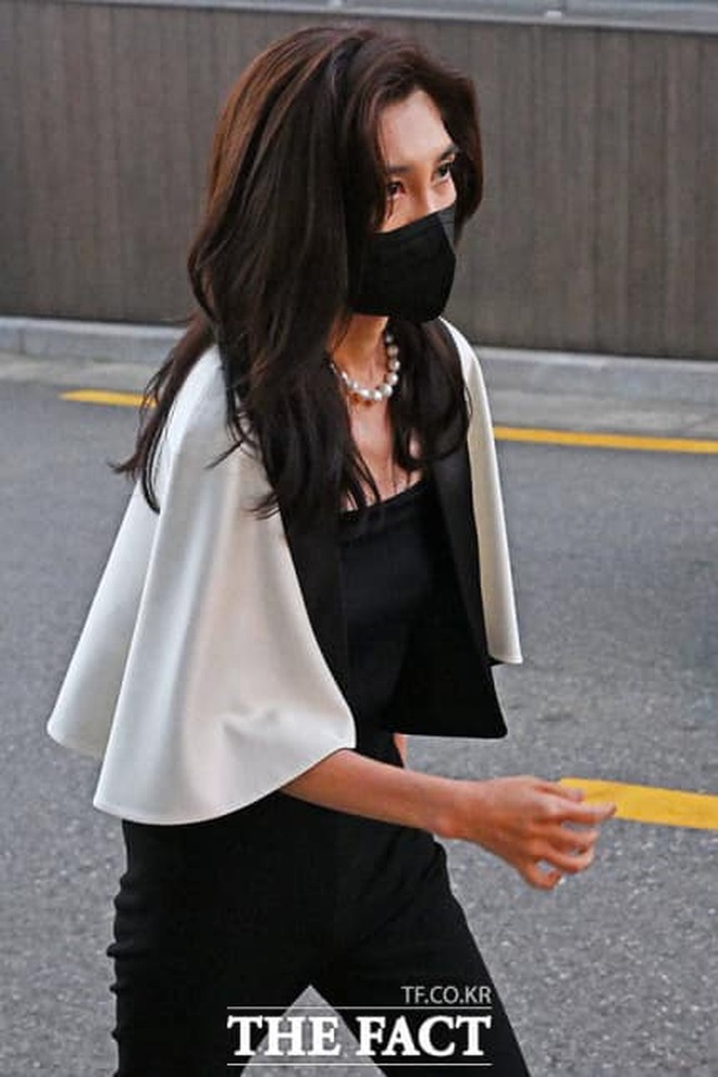 "Nguyên mẫu” của Kim Ji Won trong phim là đại công chúa Samsung: Style lẫn thần thái đều “khớp lệnh”?- Ảnh 5. "Nguyên mẫu” của Kim Ji Won trong phim là đại công chúa Samsung: Style lẫn thần thái đều “khớp lệnh”?- Ảnh 5.