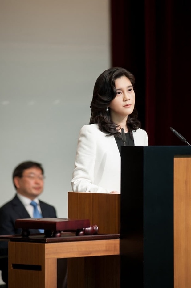 "Nguyên mẫu” của Kim Ji Won trong phim là đại công chúa Samsung: Style lẫn thần thái đều “khớp lệnh”?- Ảnh 3. "Nguyên mẫu” của Kim Ji Won trong phim là đại công chúa Samsung: Style lẫn thần thái đều “khớp lệnh”?- Ảnh 3.