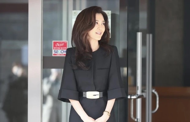"Nguyên mẫu” của Kim Ji Won trong phim là đại công chúa Samsung: Style lẫn thần thái đều “khớp lệnh”?- Ảnh 2. "Nguyên mẫu” của Kim Ji Won trong phim là đại công chúa Samsung: Style lẫn thần thái đều “khớp lệnh”?- Ảnh 2.