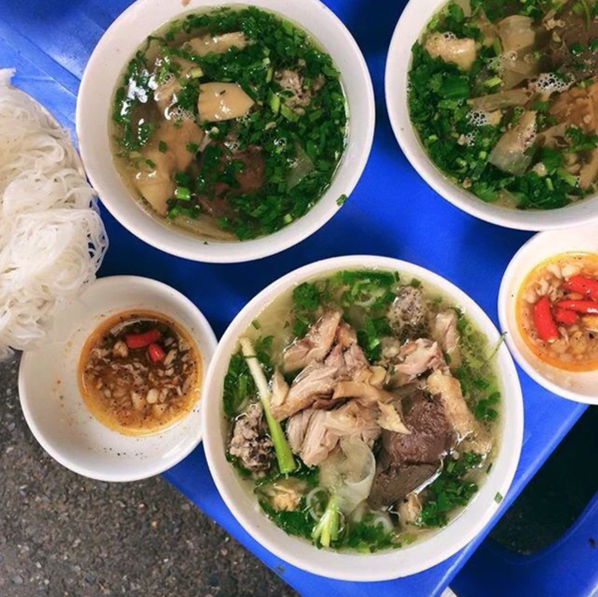 Khách hàng nói gì về bún ngan Nhàn: Nổi tiếng là hay "chửi khách" nhưng sao vẫn đông?- Ảnh 3.