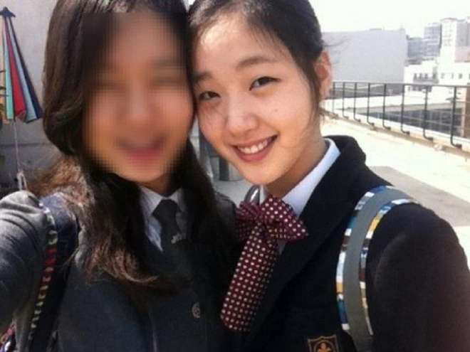 Thời đi học của 2 diễn viên trong bom tấn hot nhất: Nam thần từng trượt đại học, Go Eun như "tiên nữ học đường"- Ảnh 6.