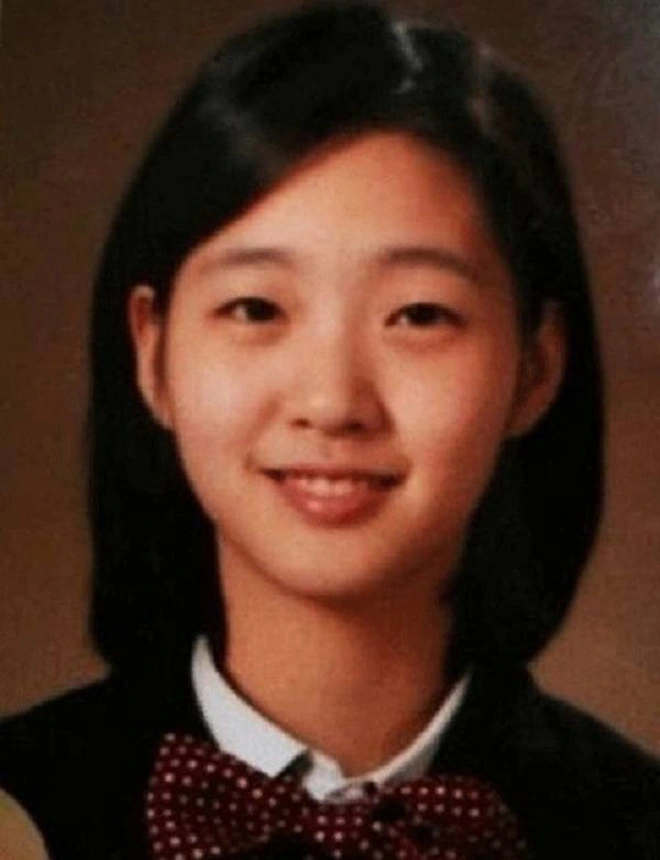 Thời đi học của 2 diễn viên trong bom tấn hot nhất: Nam thần từng trượt đại học, Go Eun như "tiên nữ học đường"- Ảnh 7.