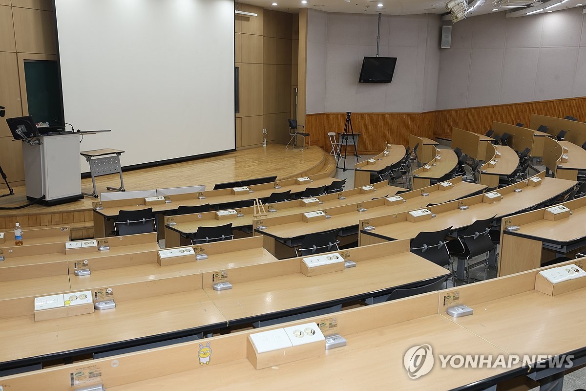 Trường y Hàn Quốc ngay lúc này: Giáo sư đồng loạt đòi bỏ việc, giảng đường "tê liệt" vì bị sinh viên tẩy chay- Ảnh 2.