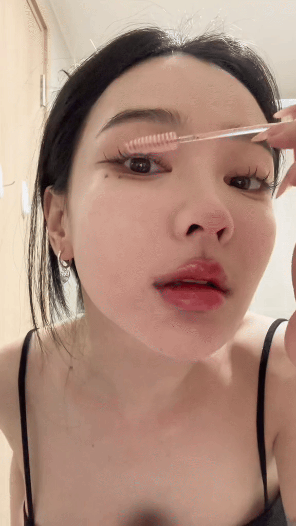 Gái xinh khiến 10 triệu người mê tít trên TikTok : Mặt mộc siêu cưng, ngũ quan xuất sắc- Ảnh 3. Gái xinh khiến 10 triệu người mê tít trên TikTok : Mặt mộc siêu cưng, ngũ quan xuất sắc- Ảnh 3.