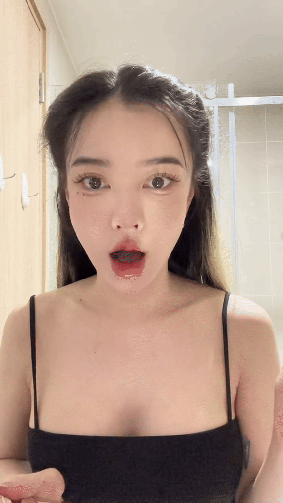 Gái xinh khiến 10 triệu người mê tít trên TikTok : Mặt mộc siêu cưng, ngũ quan xuất sắc- Ảnh 4. Gái xinh khiến 10 triệu người mê tít trên TikTok : Mặt mộc siêu cưng, ngũ quan xuất sắc- Ảnh 4.