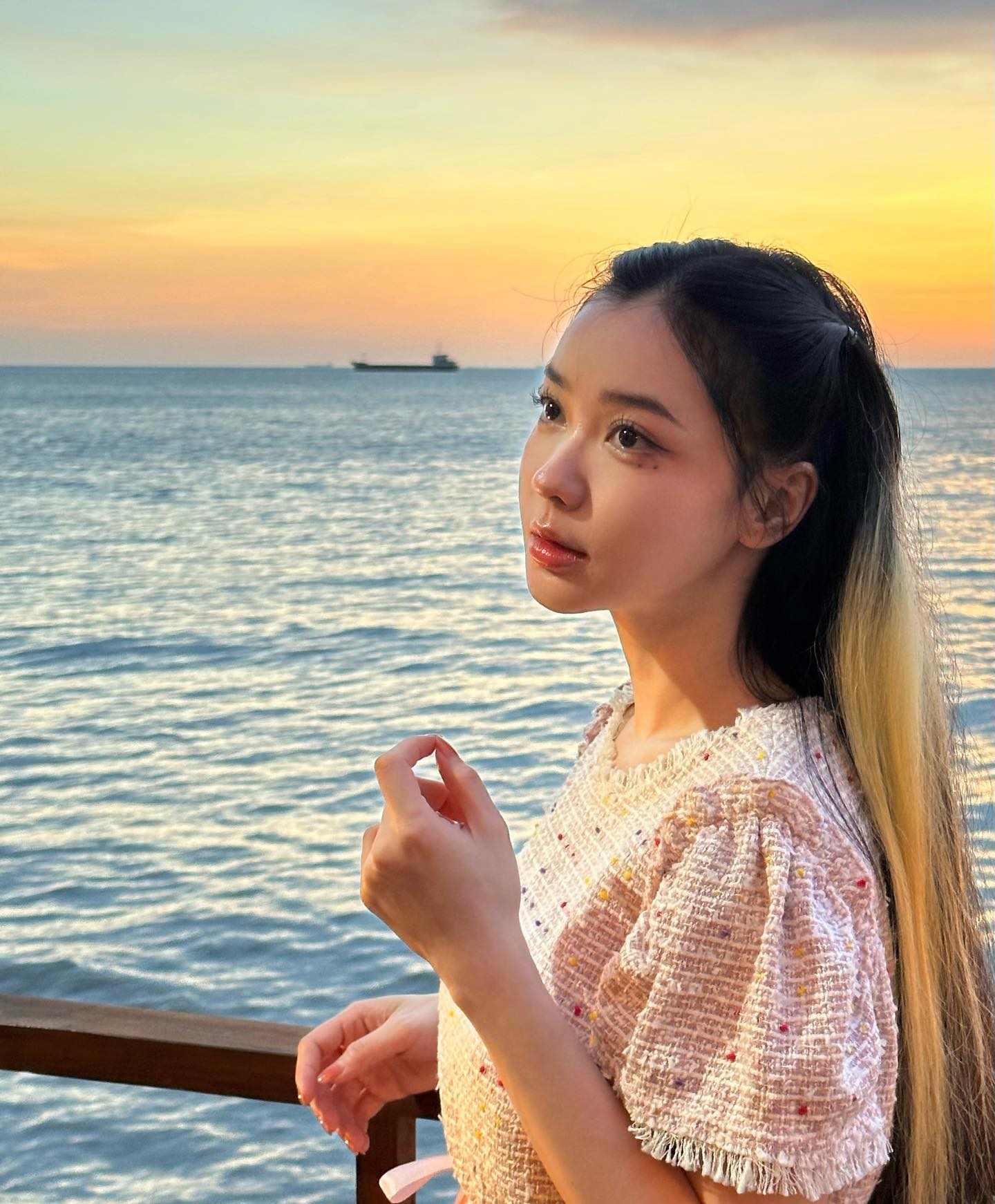 Gái xinh khiến 10 triệu người mê tít trên TikTok : Mặt mộc siêu cưng, ngũ quan xuất sắc- Ảnh 7. Gái xinh khiến 10 triệu người mê tít trên TikTok : Mặt mộc siêu cưng, ngũ quan xuất sắc- Ảnh 7.